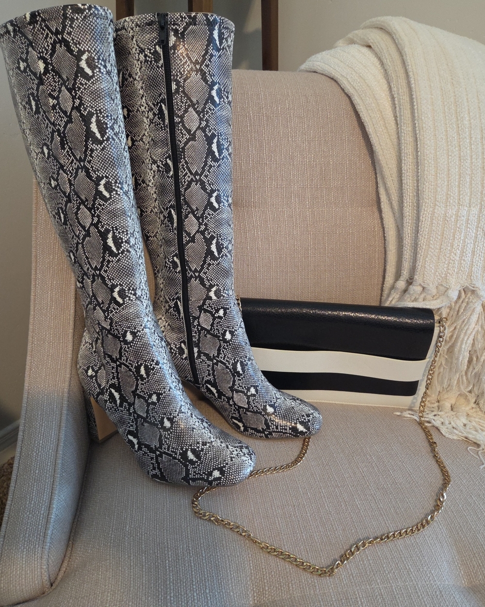 Women’s Snake Print Knee-High Boots in Black & White 8 with PURSE